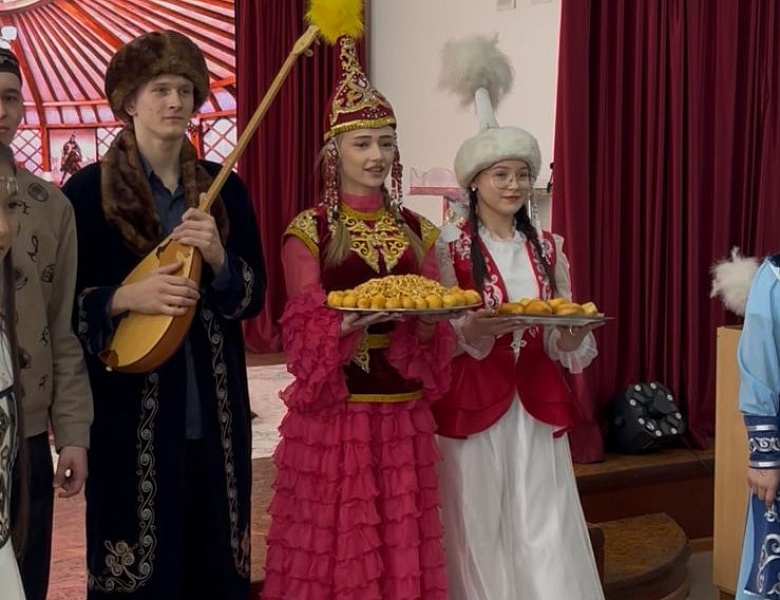 День национальной одежды