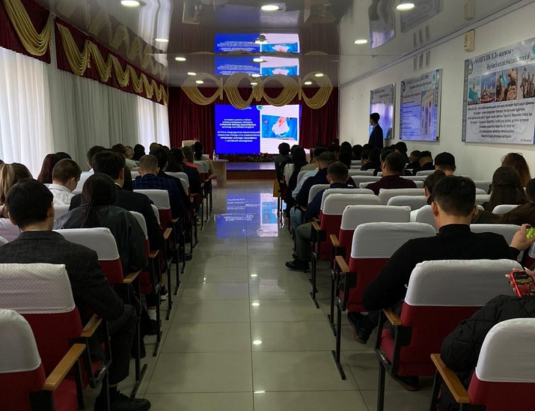 Встреча Председателя избирательной комиссиия  города Усть-Каменогорск Курманова Ф.С. активной молодежью