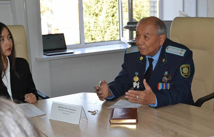 Круглый  стол  «Уроки времени: Служение суверенному Казахстану»