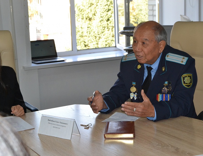 Круглый  стол  «Уроки времени: Служение суверенному Казахстану»