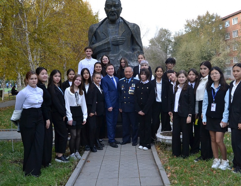 Круглый  стол  «Уроки времени: Служение суверенному Казахстану»