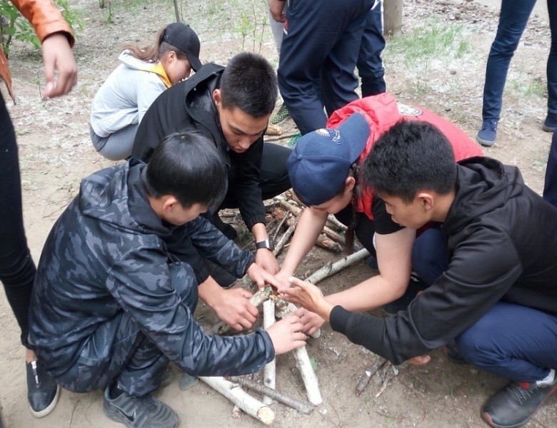 Туристические походы. Разведение костра