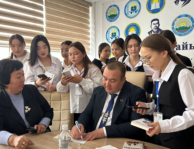 Литературно-познавательная программа «Ай қонағы»