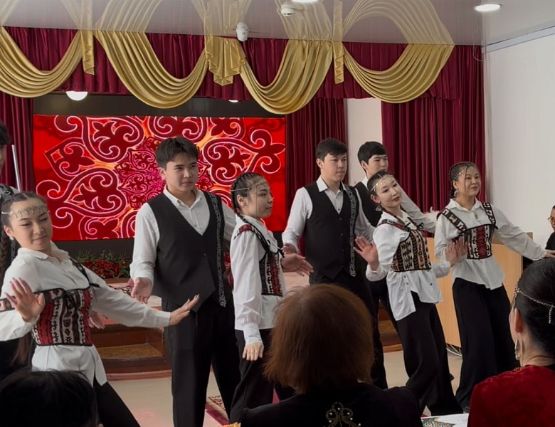 День национальной одежды