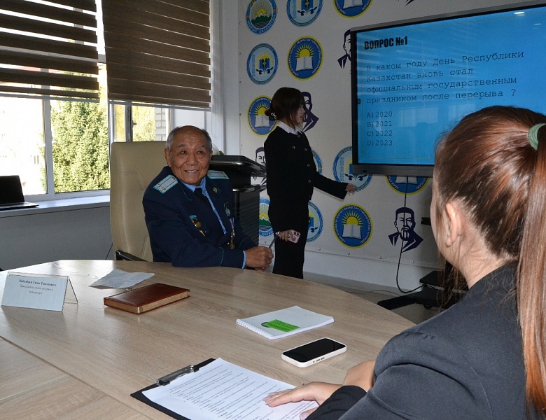 Круглый  стол  «Уроки времени: Служение суверенному Казахстану»