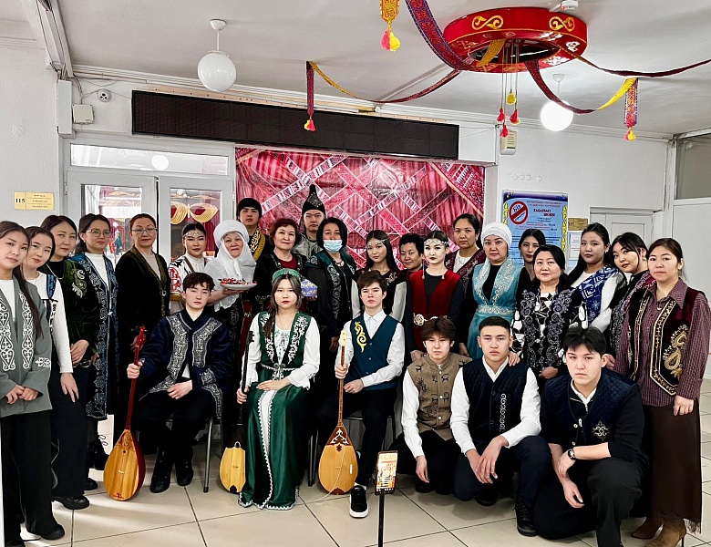 День национальной одежды