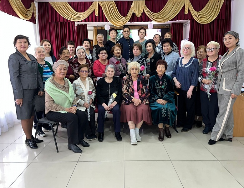 Поздравление ветеранов труда