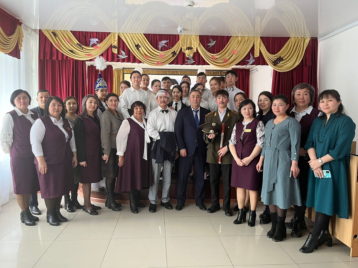 Внутриколледжное внеклассное мероприятие  «Дәуірдің жарық жұлдызы»