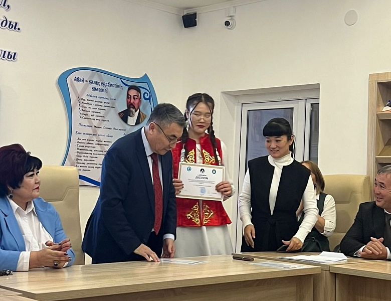 Конкурс «Лучшее педагогическое эссе» и областная олимпиада по казахскому языку и литературе имени К.Битибаевой