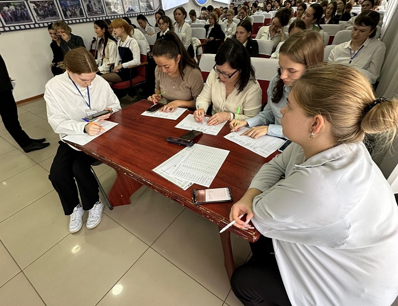 Конкурс чтецов «Родину свою люблю и о ней в стихах пою!»