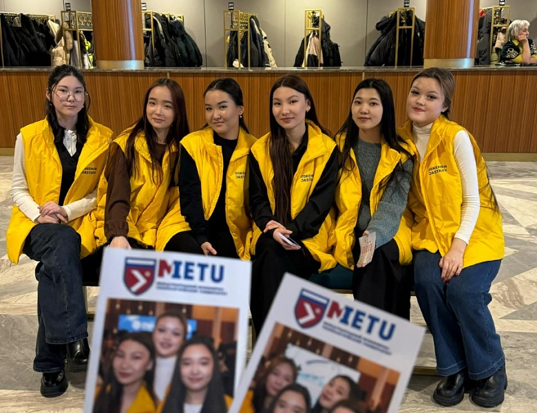 Волонтеры колледжа на Республиканской образовательной выставке   