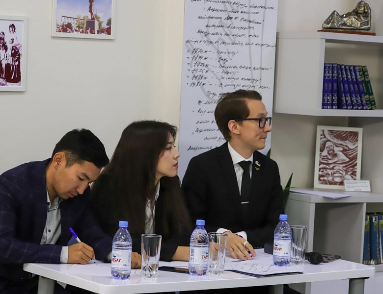 Дебаты, посвященные Дню языков