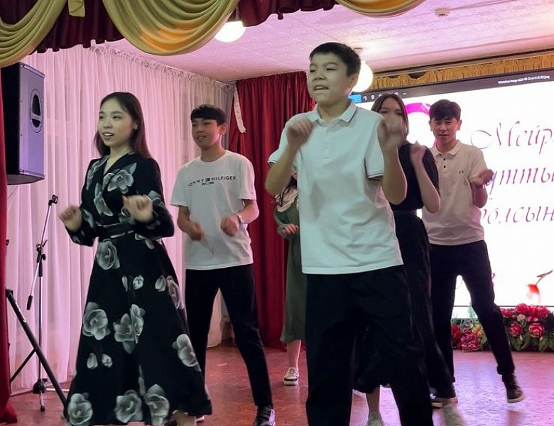 Праздничная вечеринка в студенческом доме