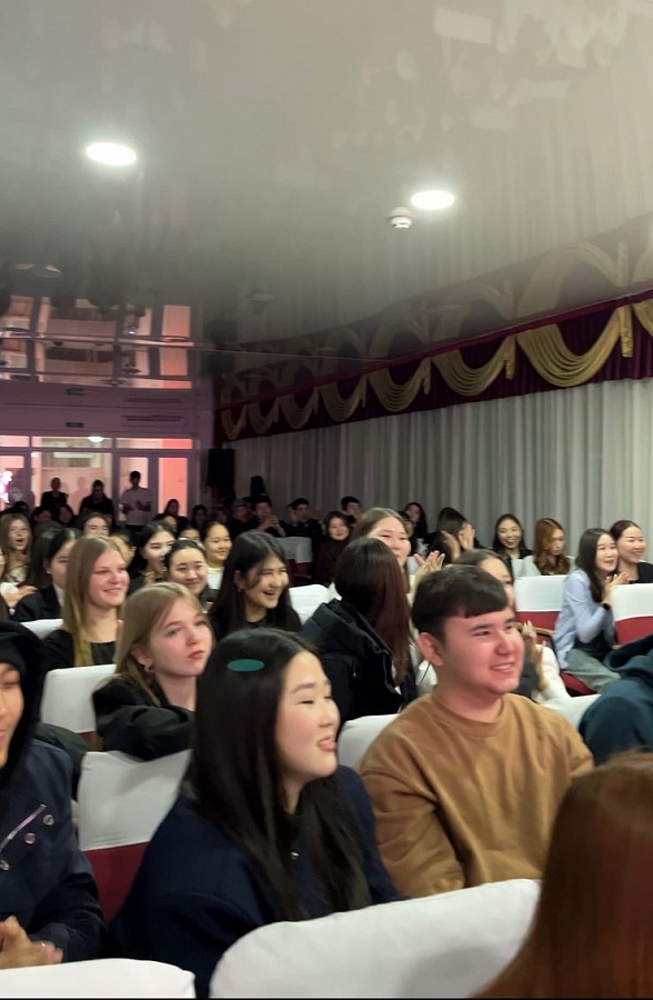 Праздничная вечеринка в студенческом доме